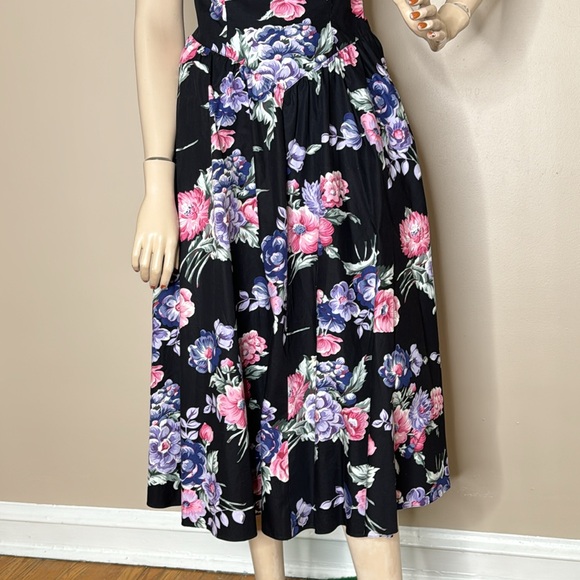 Vintage Floral Dress - Picture 12 of 16